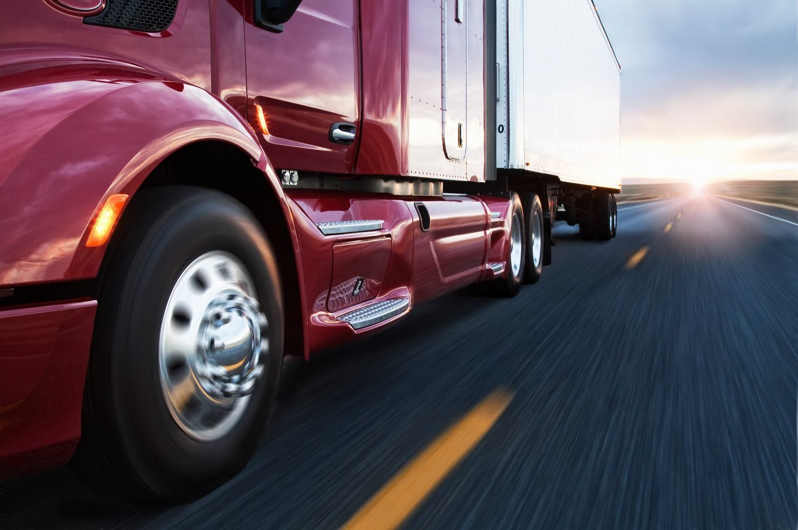 Trucking company fleet in El Paso, TX and Ciudad Juárez - Guadiana Comercial